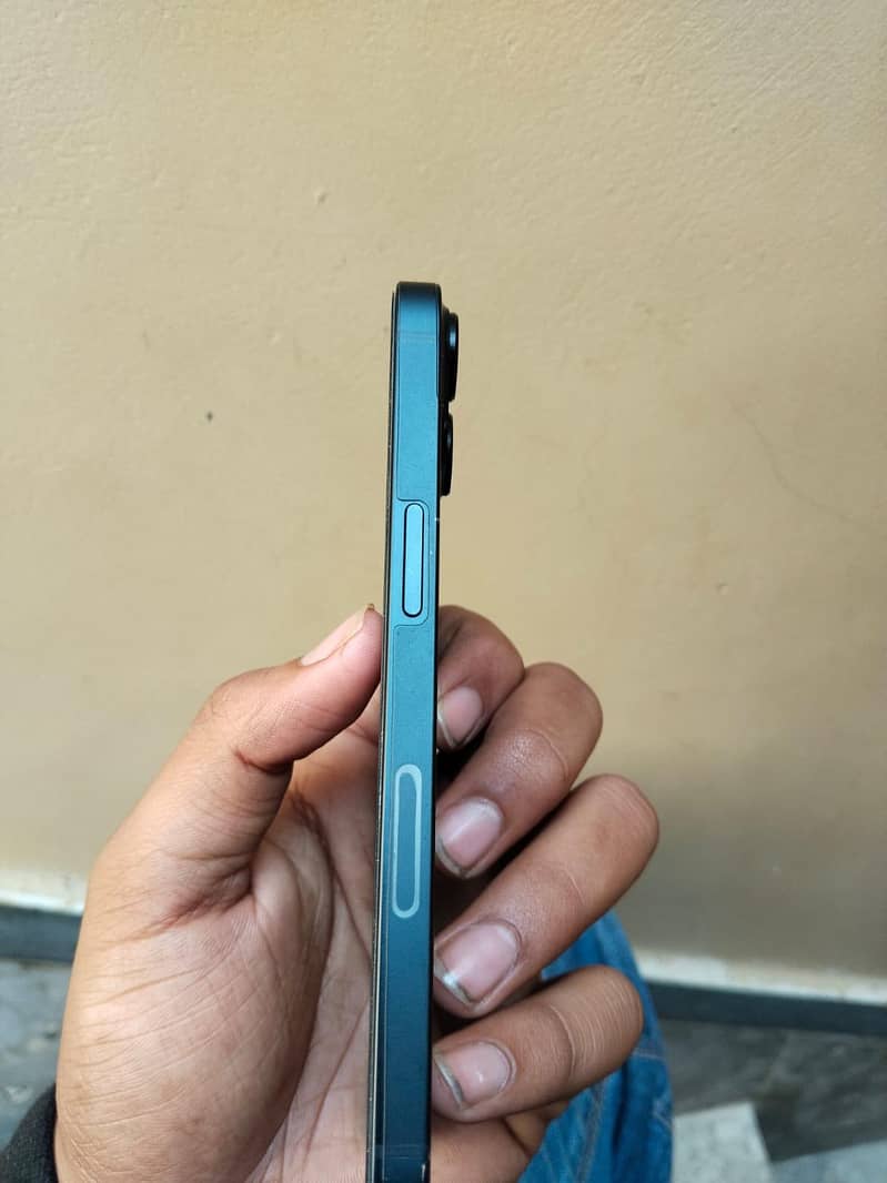 Apple iPhone 13 2