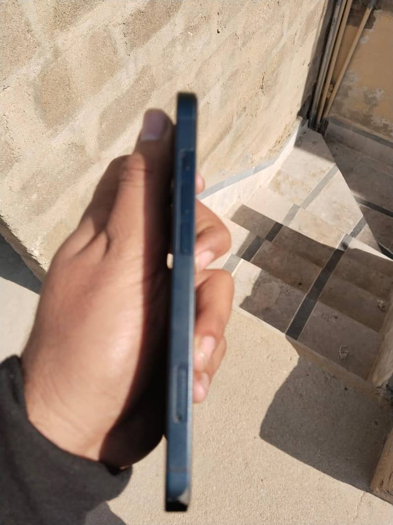 Apple iPhone 13 4