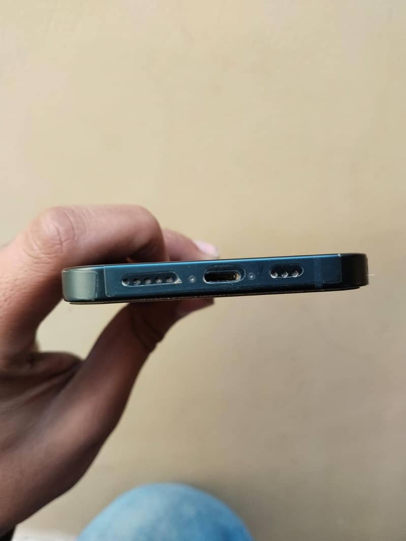 Apple iPhone 13 9