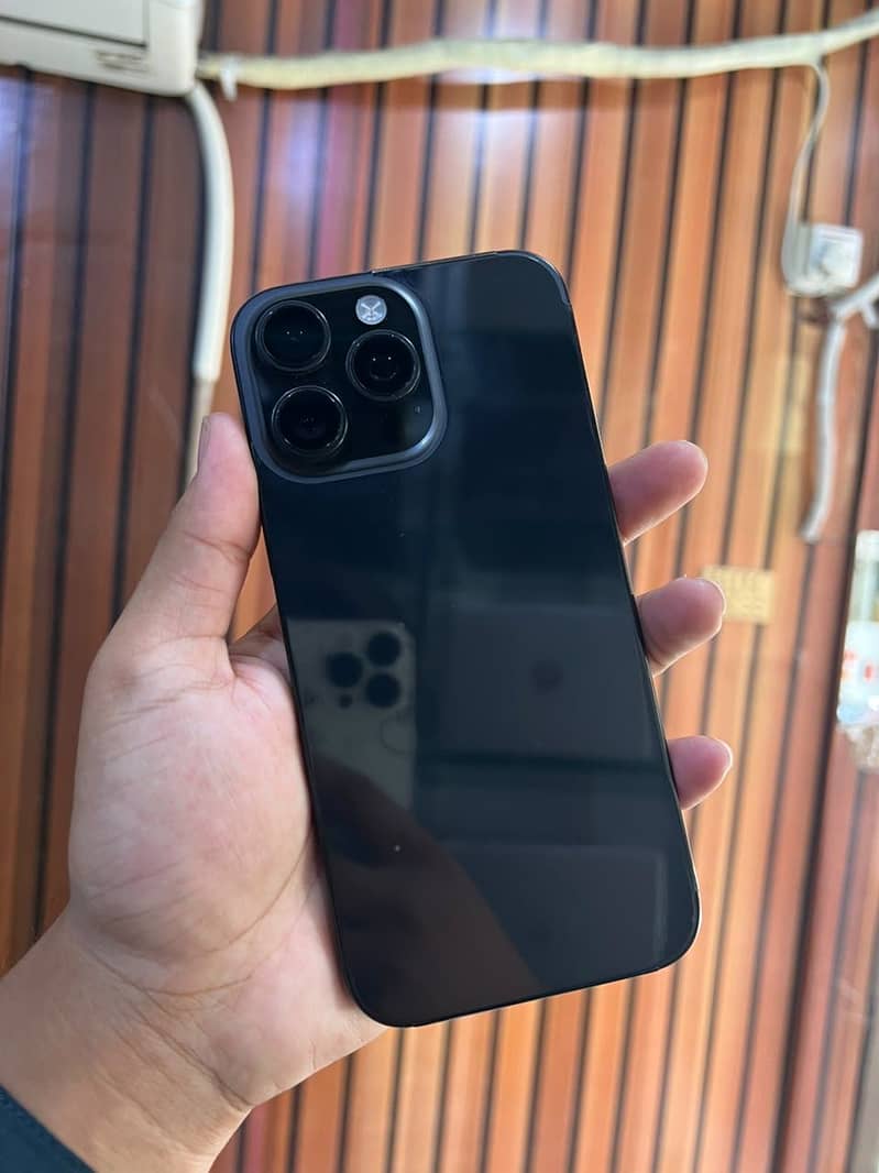 Apple iPhone 16 Pro Max 1