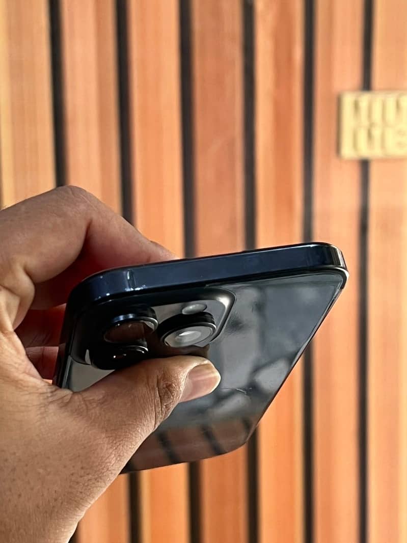 Apple iPhone 16 Pro Max 2