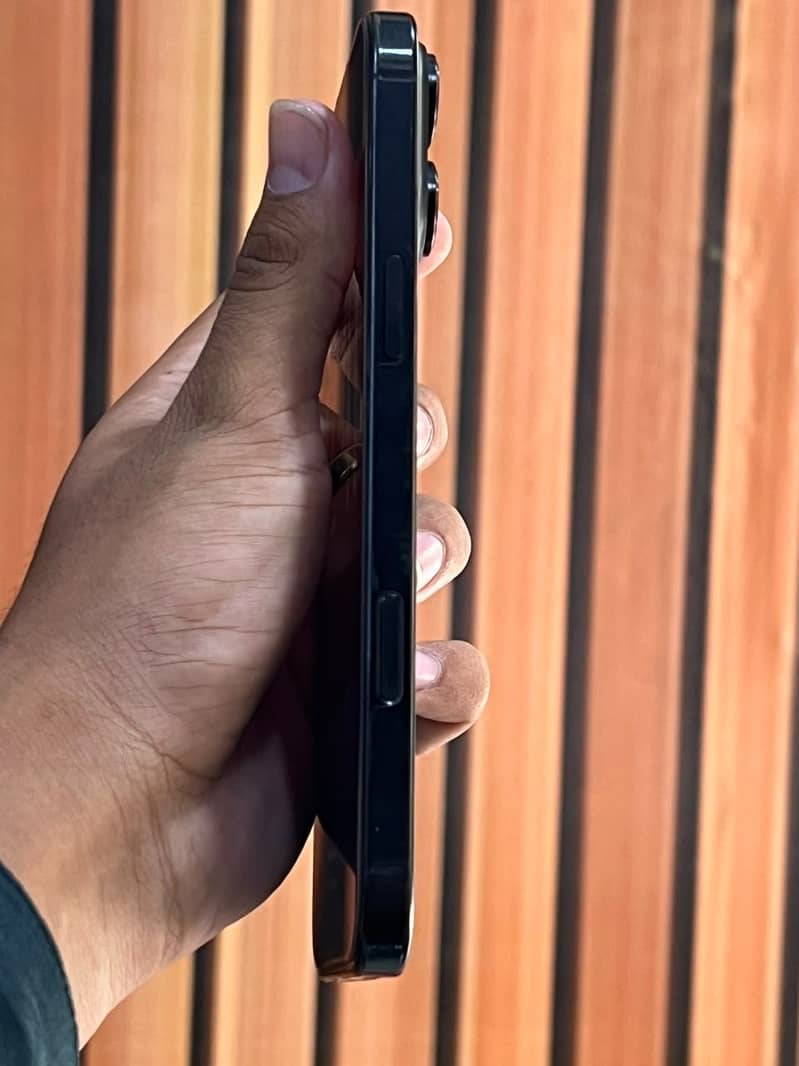 Apple iPhone 16 Pro Max 7