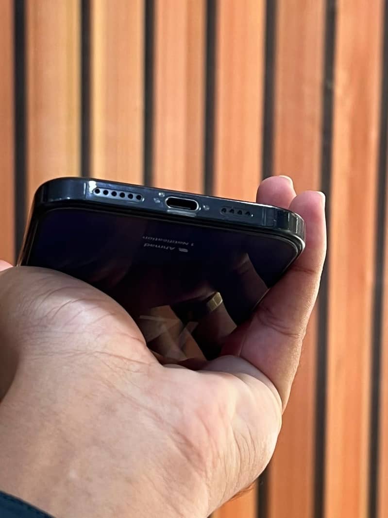 Apple iPhone 16 Pro Max 8
