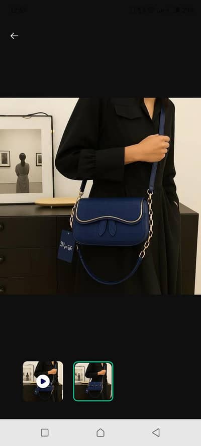 woman shoulder bags