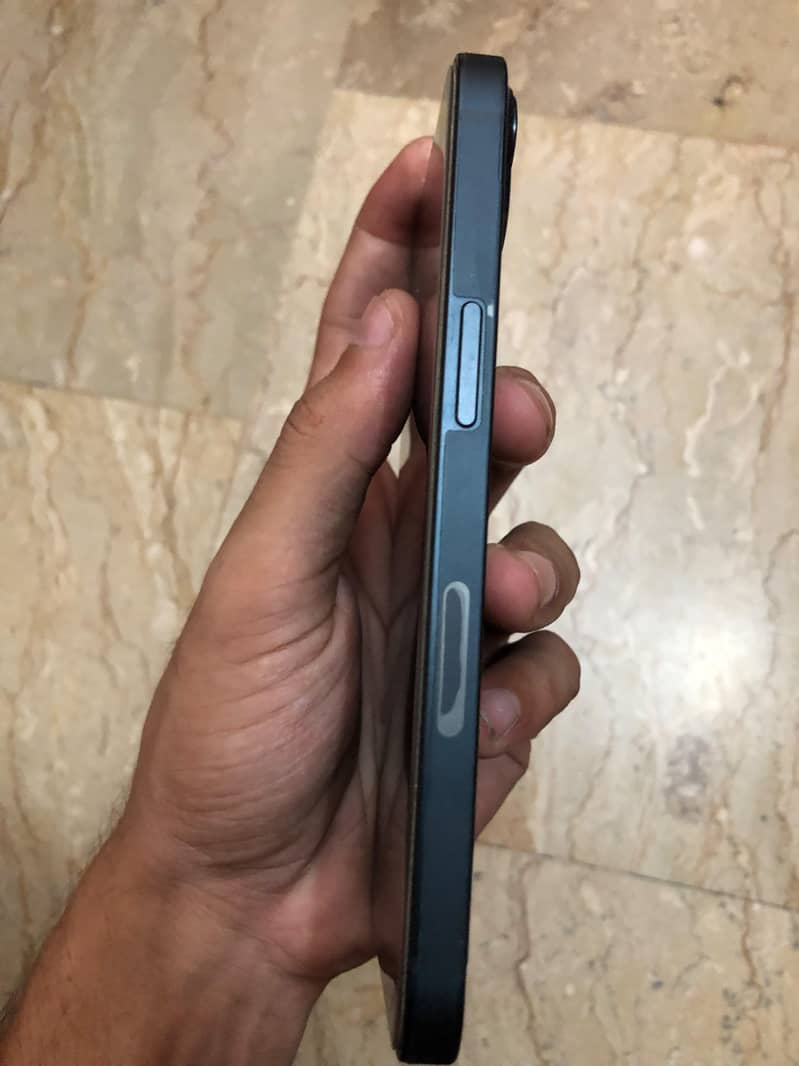 Apple iPhone 13 2