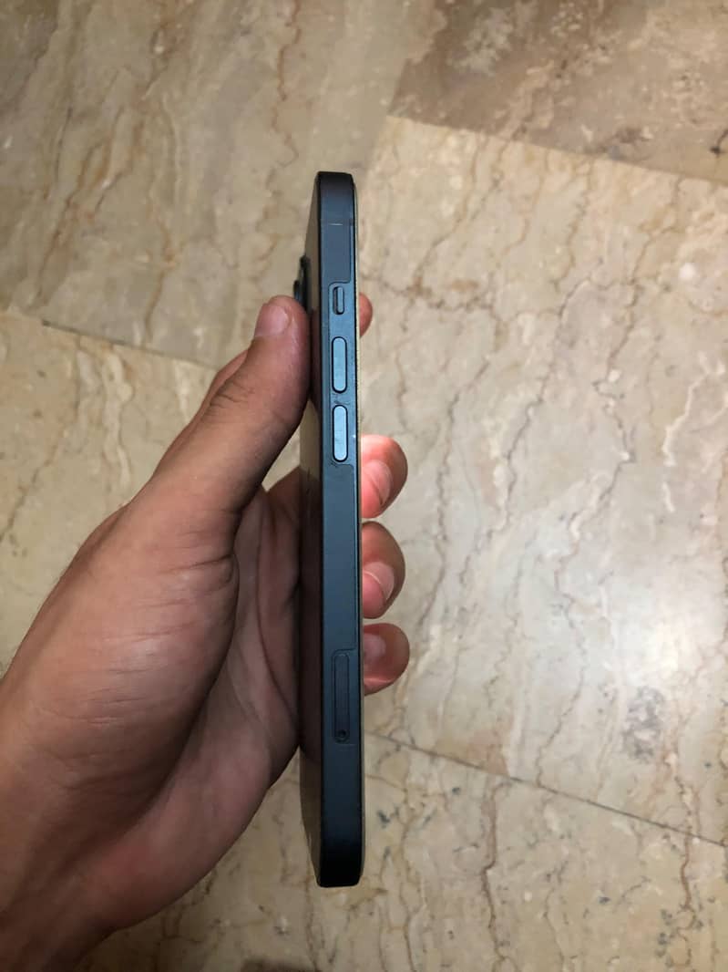Apple iPhone 13 5