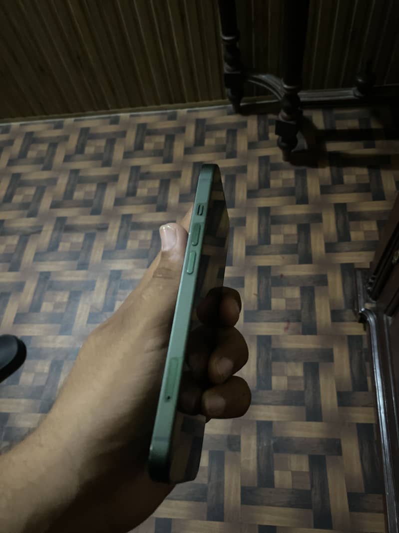 Apple iPhone 13 2