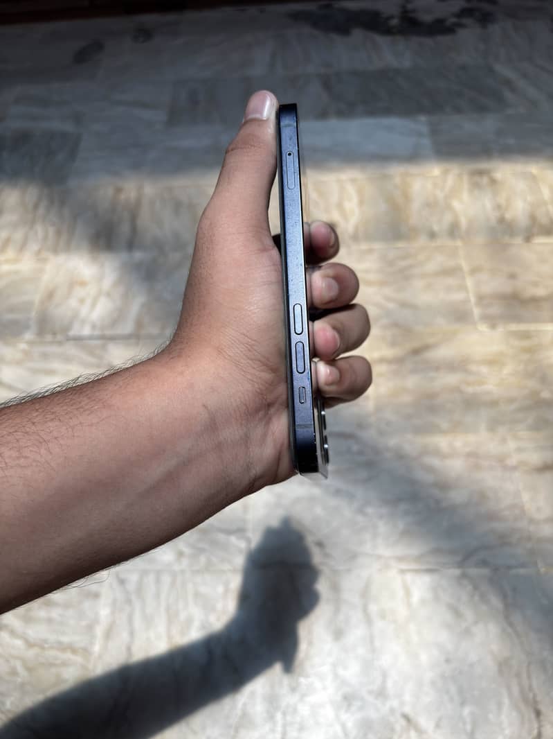 iPhone 12 6