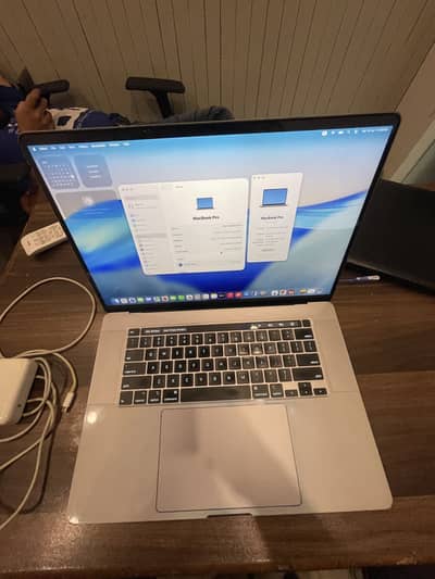 Apple macbook pro 2019 core i7 16 inch model