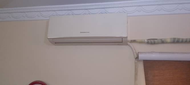 Changhong Ruba 1 Ton Split AC for Sale – Excellent Condition |
