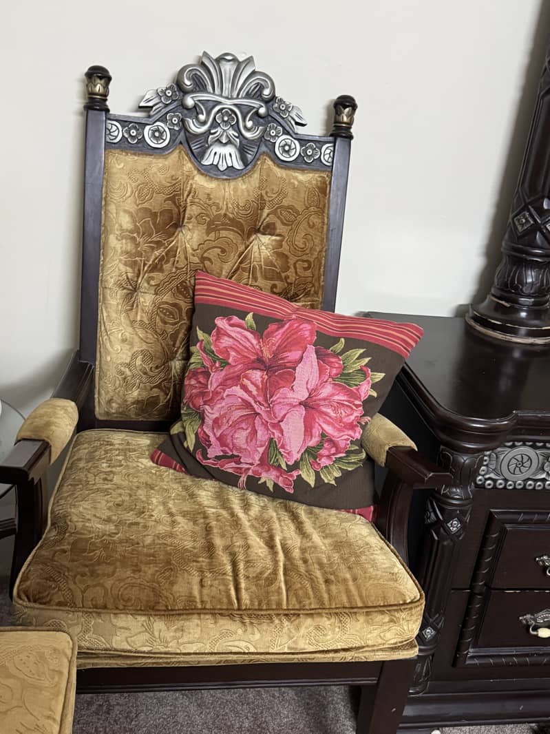 Fancy chairs 0
