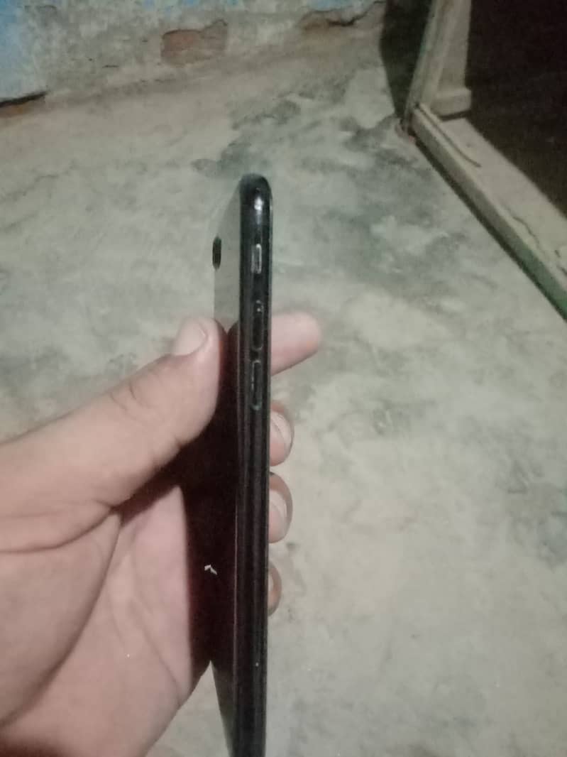 Apple iPhone 7 1