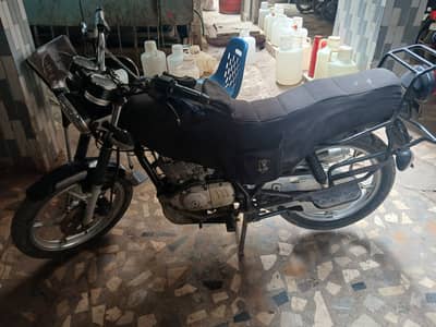 Suzuki GS 150 2016