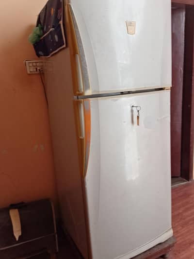 dawlance frig medium size