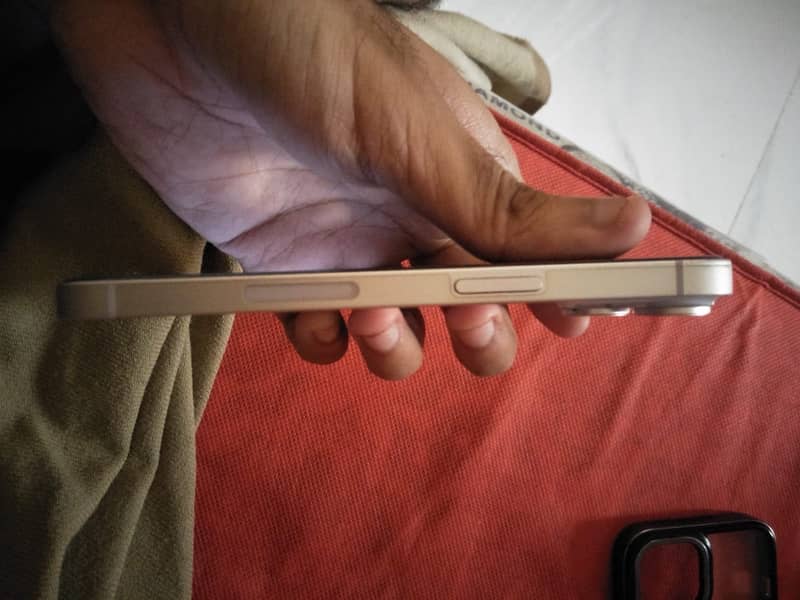 Apple iPhone 14 4