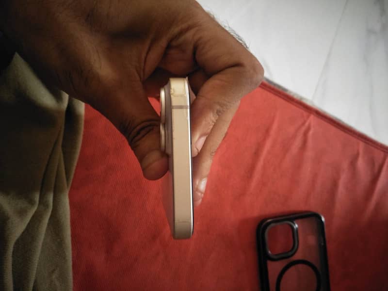 Apple iPhone 14 7