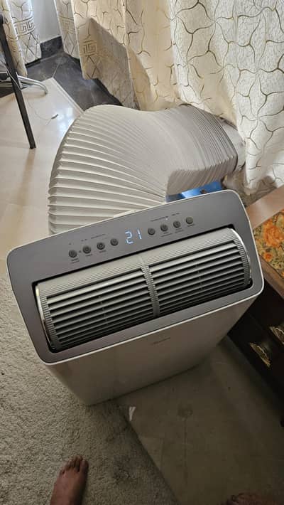 midea 14000 btu Air conditioner just plug and play