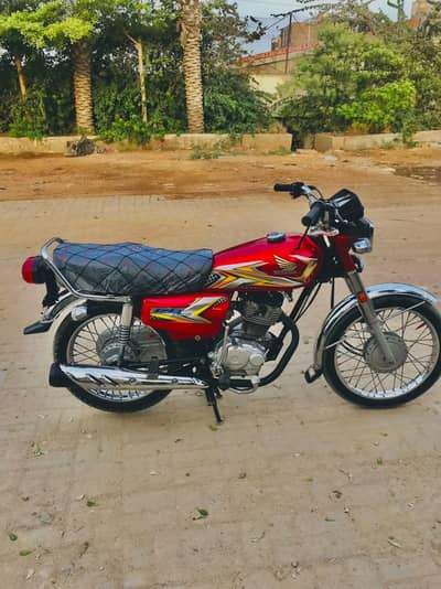 HONDA CG 125 colour RED contact 0301-2586574