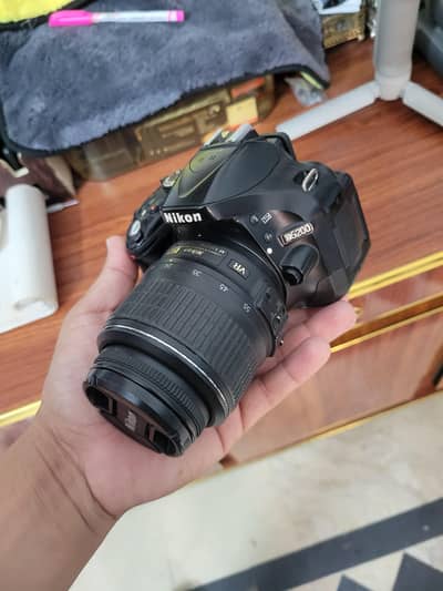 dslr Nikon d5200 (10/10++) Like new (Taxila Camera Gallery)