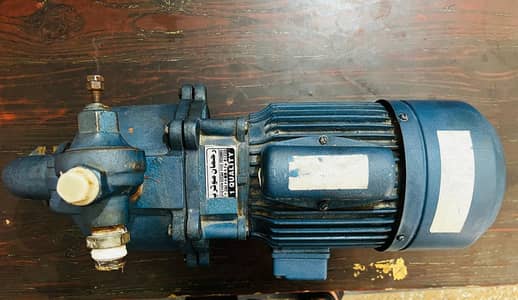 water pump 100-120 feet bour