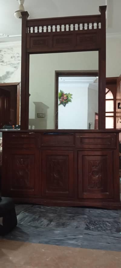 dressing table with long and wide mirror pillars dressing table