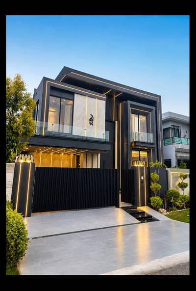 10 MARLA LUXURY HOUSE ON IDEAL LOCATION & WITH SOLID CONSTRUCTION AVAILABLE FOR SALE IN BAHRIA TOWN LHR