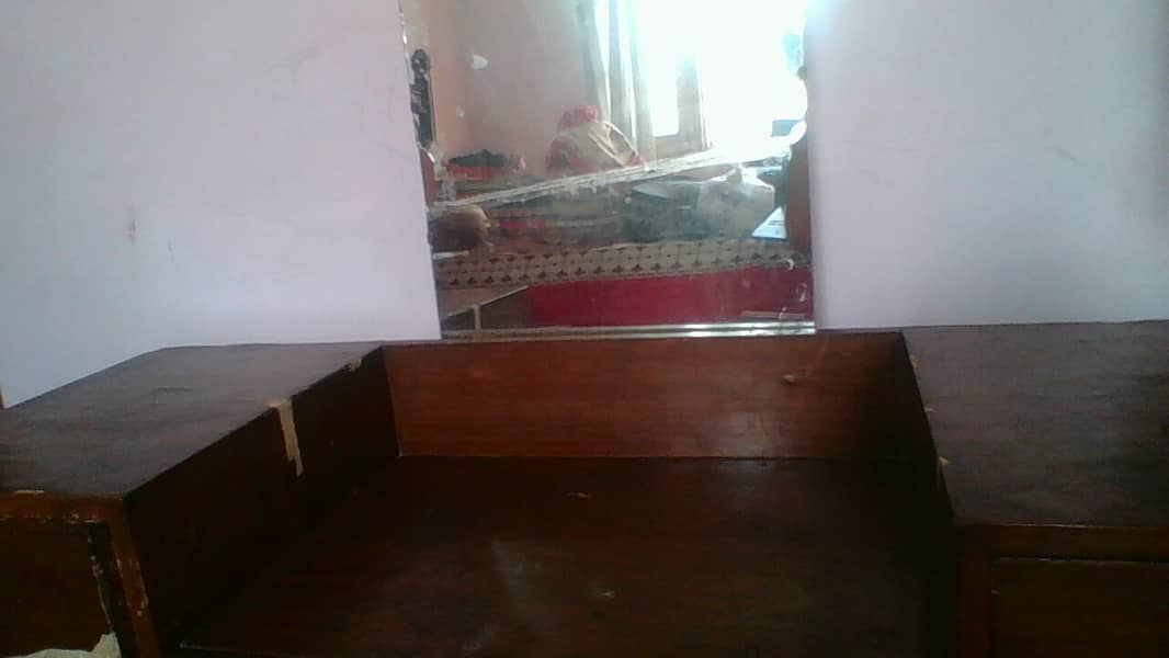 bed and sofa 0