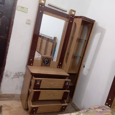 dreesing table