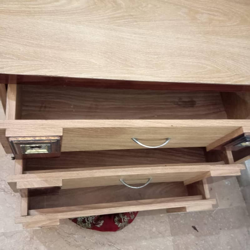 dreesing table 4