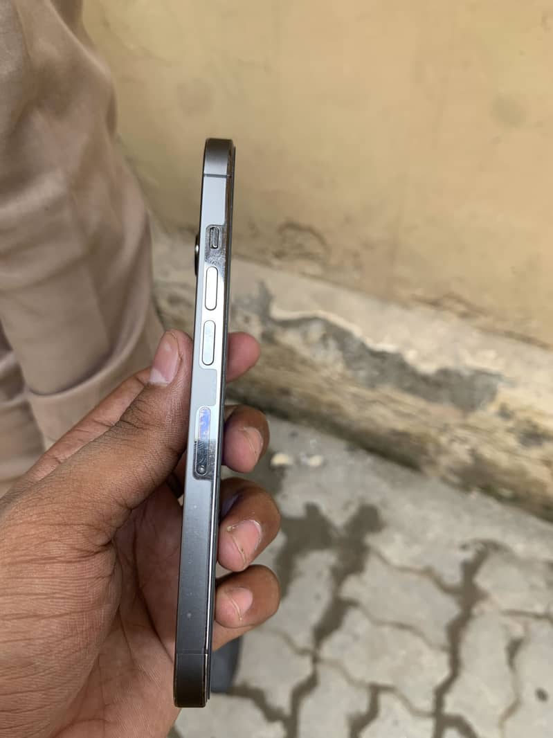 Apple iPhone 13 Pro 1