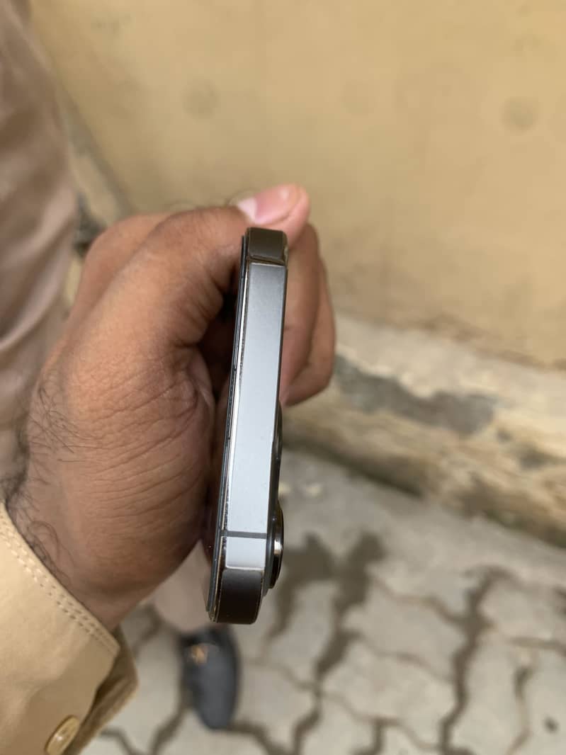 Apple iPhone 13 Pro 4