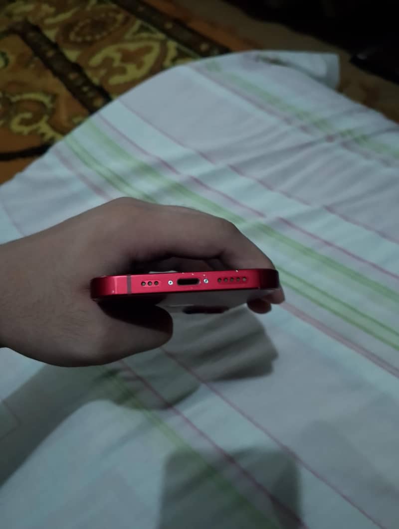 iPhone 13 4