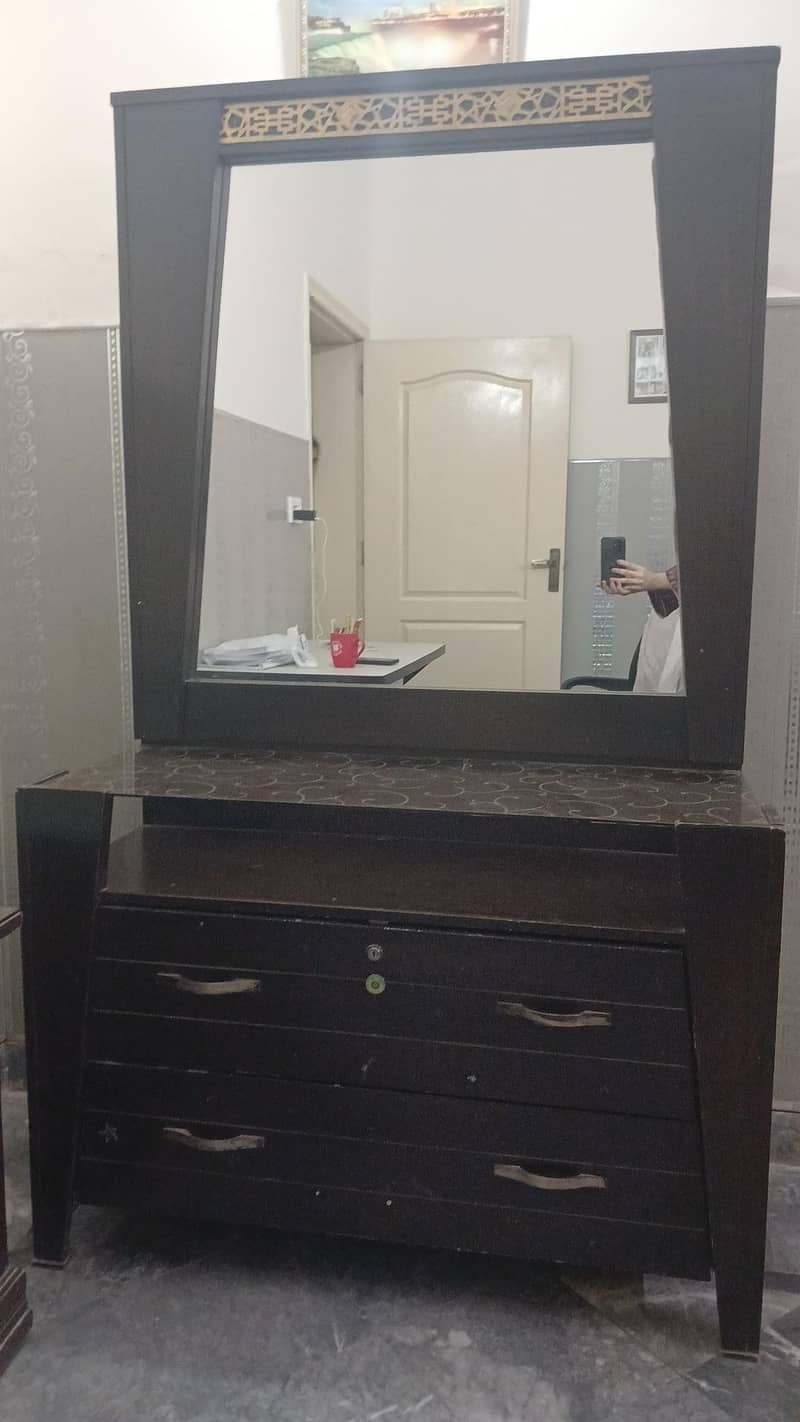 Dressing table 0