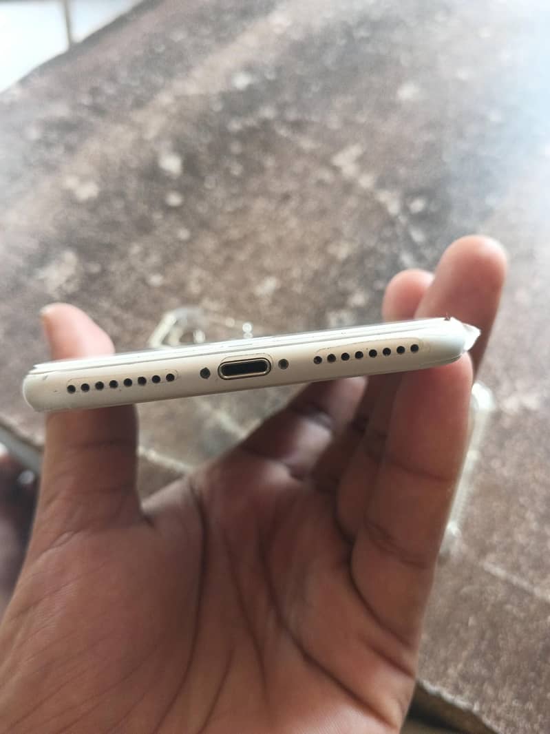Apple iPhone 8 Plus 3