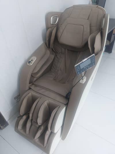4D MASSAGE CHAIR