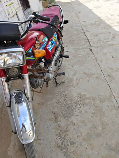 Honda CD70 2024