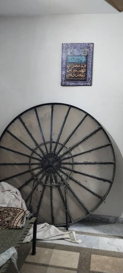 7fit Dish with stand for sale