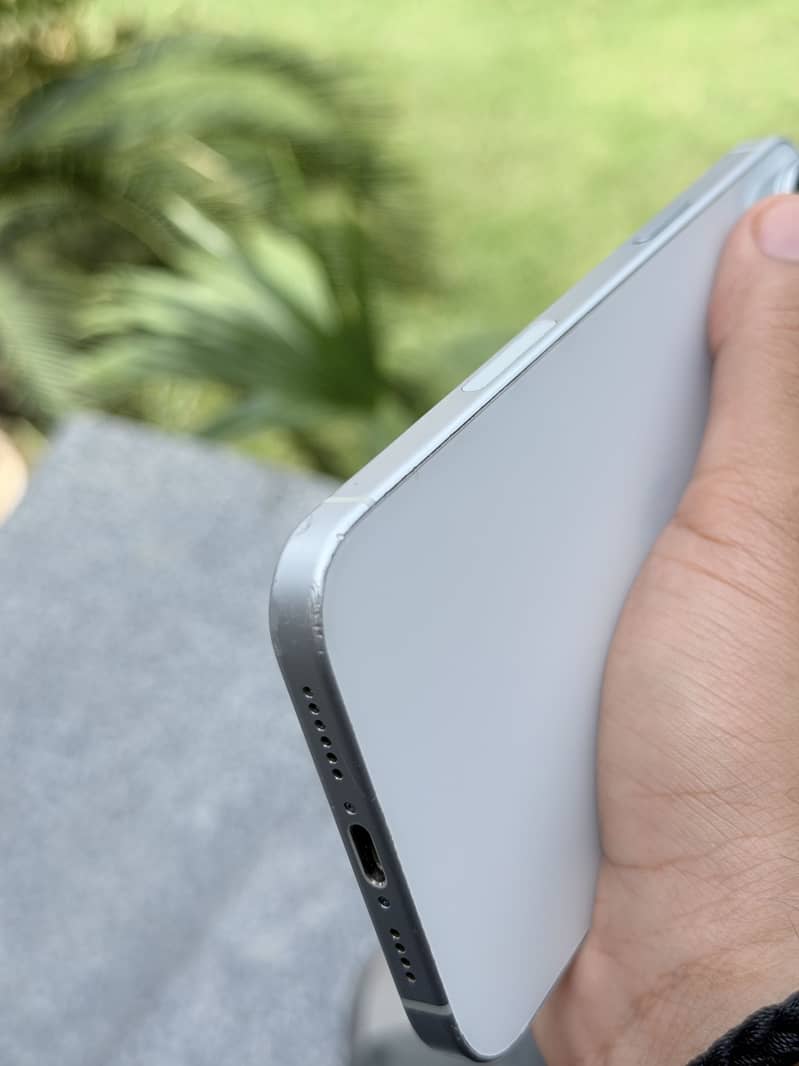 iPhone 15 Plus 4
