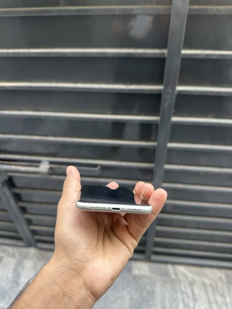 Iphone 11 4