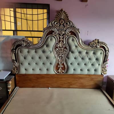 Full bed set with perfect condition with dressing and sides