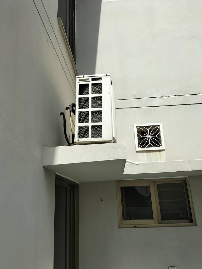 gree split Ac available 2