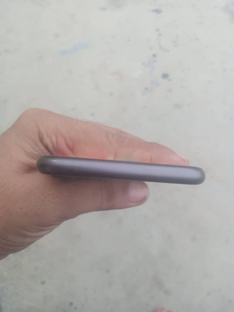 Apple iPhone 8 6