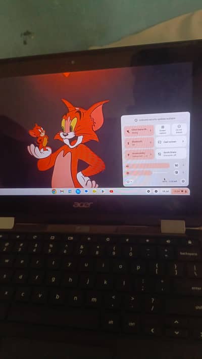 Acer Chromebook charger saaf nahin hai iska type Si lagta hai