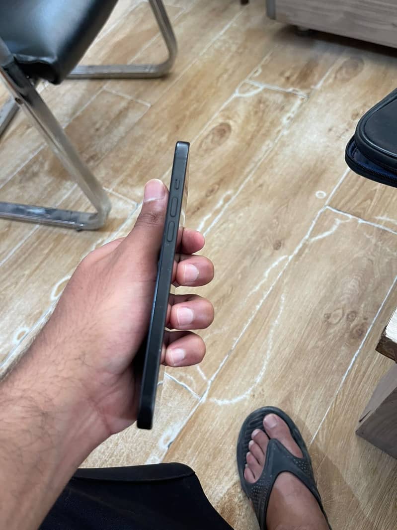 iPhone 15 plus 4