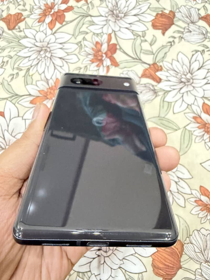 Pixel 7 10/10 condition 2