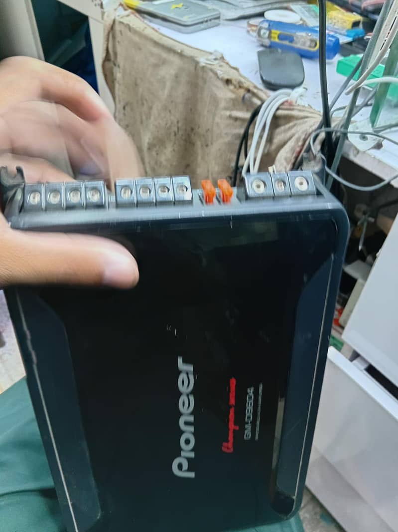 amplifier plus speakers 0