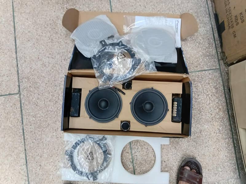 amplifier plus speakers 7