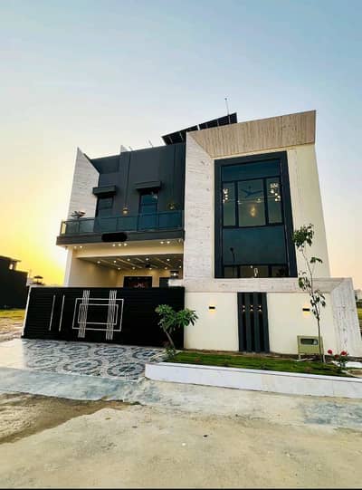10 MARLA BRAND NEW HOUSE ON PRIME LOCATION WITH SOLID CONSTRUCTION AVAILABLE FOR SALE IN BAHRIA TOWN