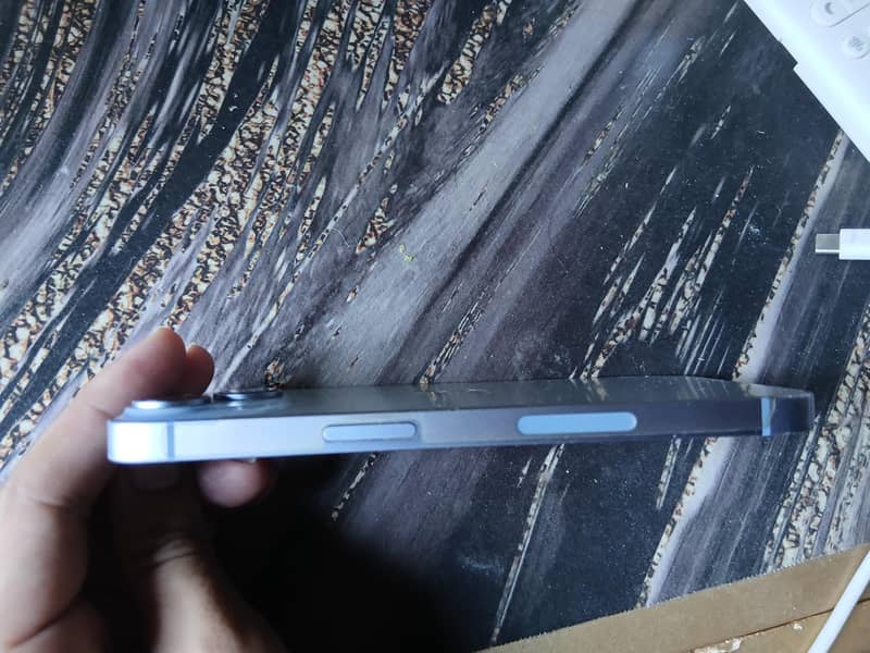 Apple iPhone 14 3