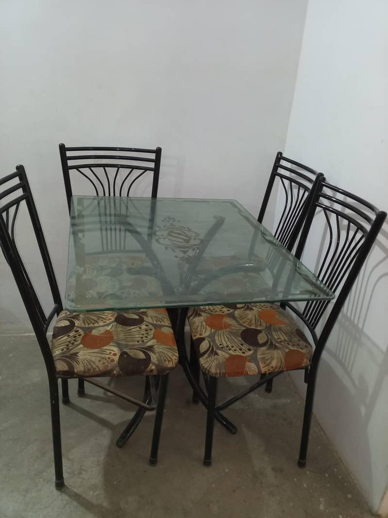 Dining table 0